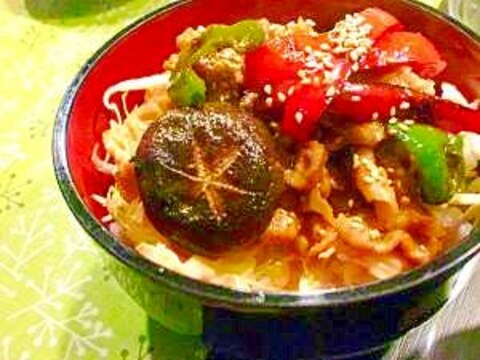 おしゃべりする暇を与えない～ピリ辛豚の生姜焼き丼